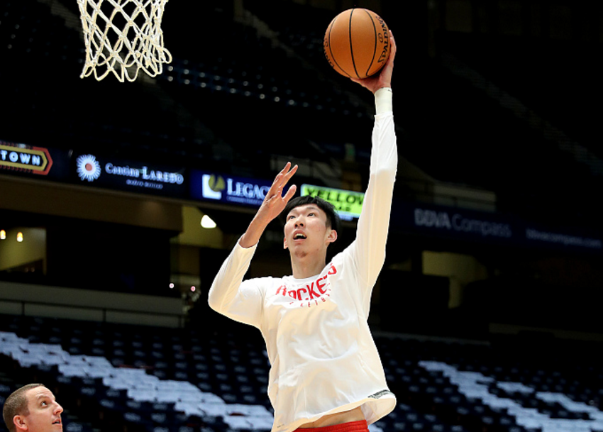 包含赛地聚焦：社区盾冲刺阶段热度飙升，纽约尼克斯复出首秀，媒体盛赞，轮换策略成焦点的词条-九游平台